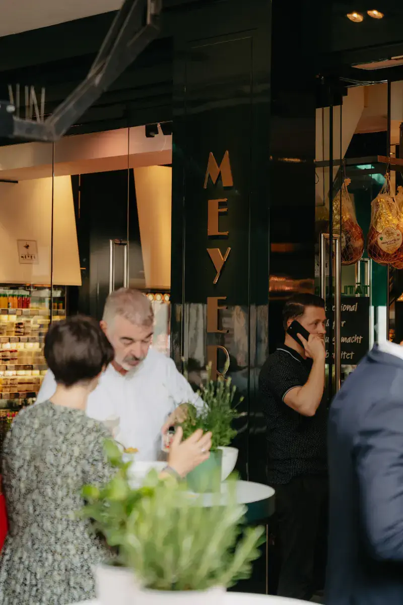 Meyer Fressgasse Feinkost hires 76